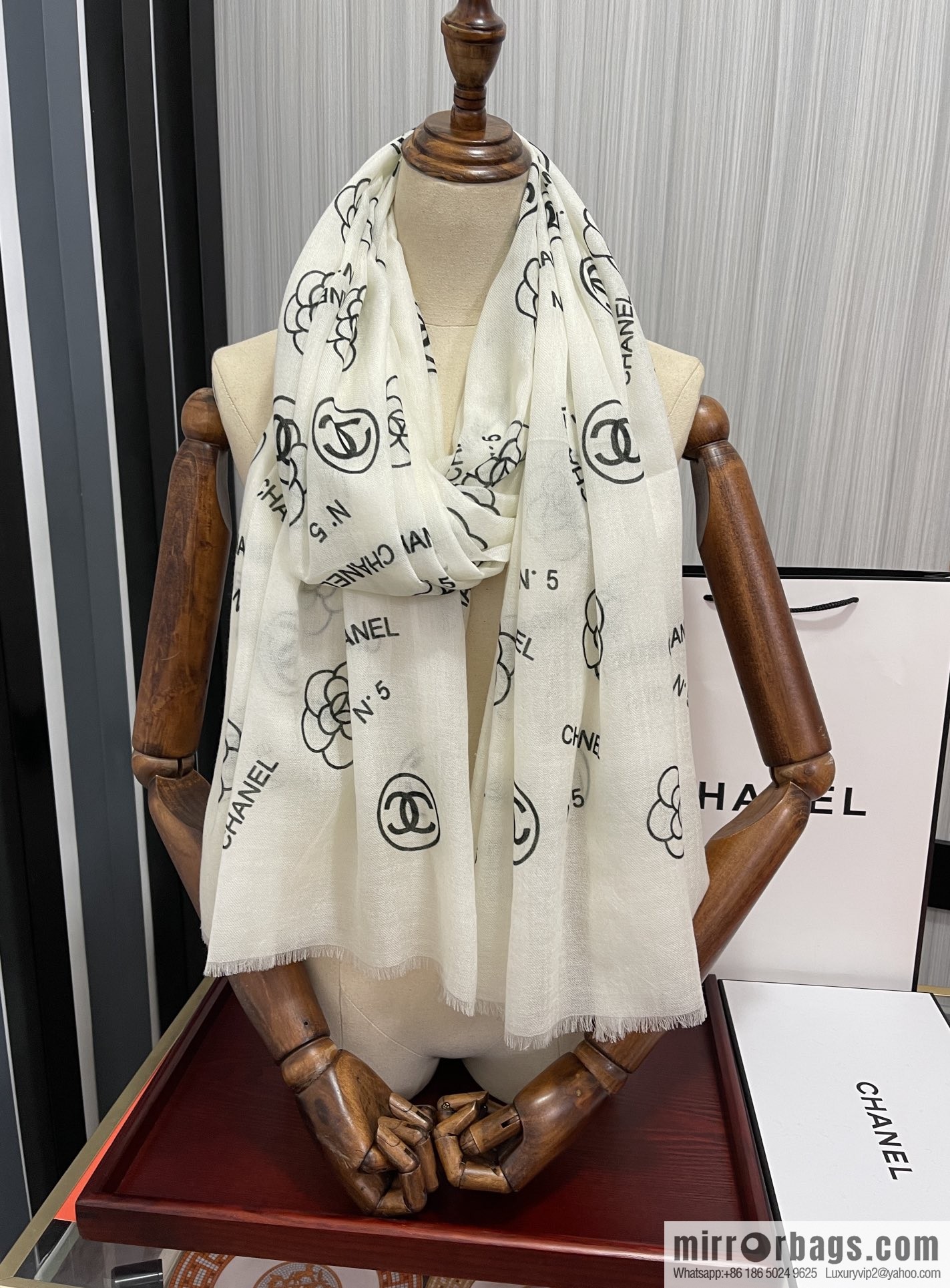 Chanel double c series 300 cashmere long towels