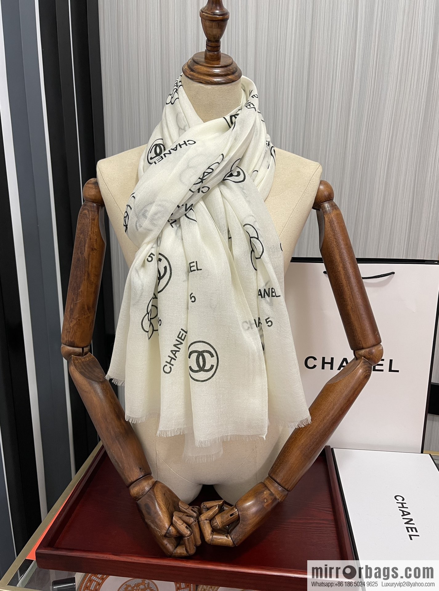 Chanel double c series 300 cashmere long towels
