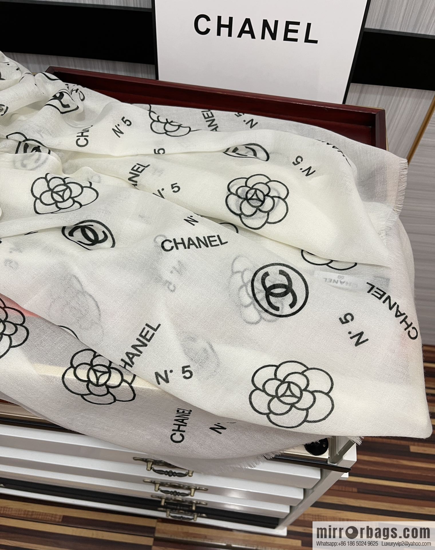 Chanel double c series 300 cashmere long towels