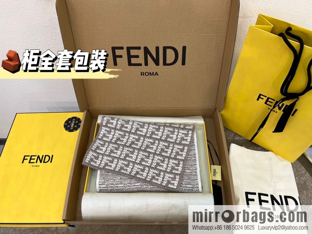 FENDI Fendi FF contrasting color letter jacquard long towel FXT362