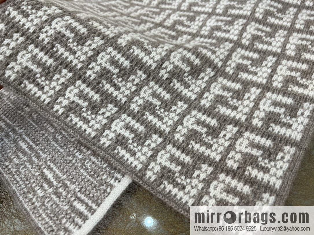 FENDI Fendi FF contrasting color letter jacquard long towel FXT362