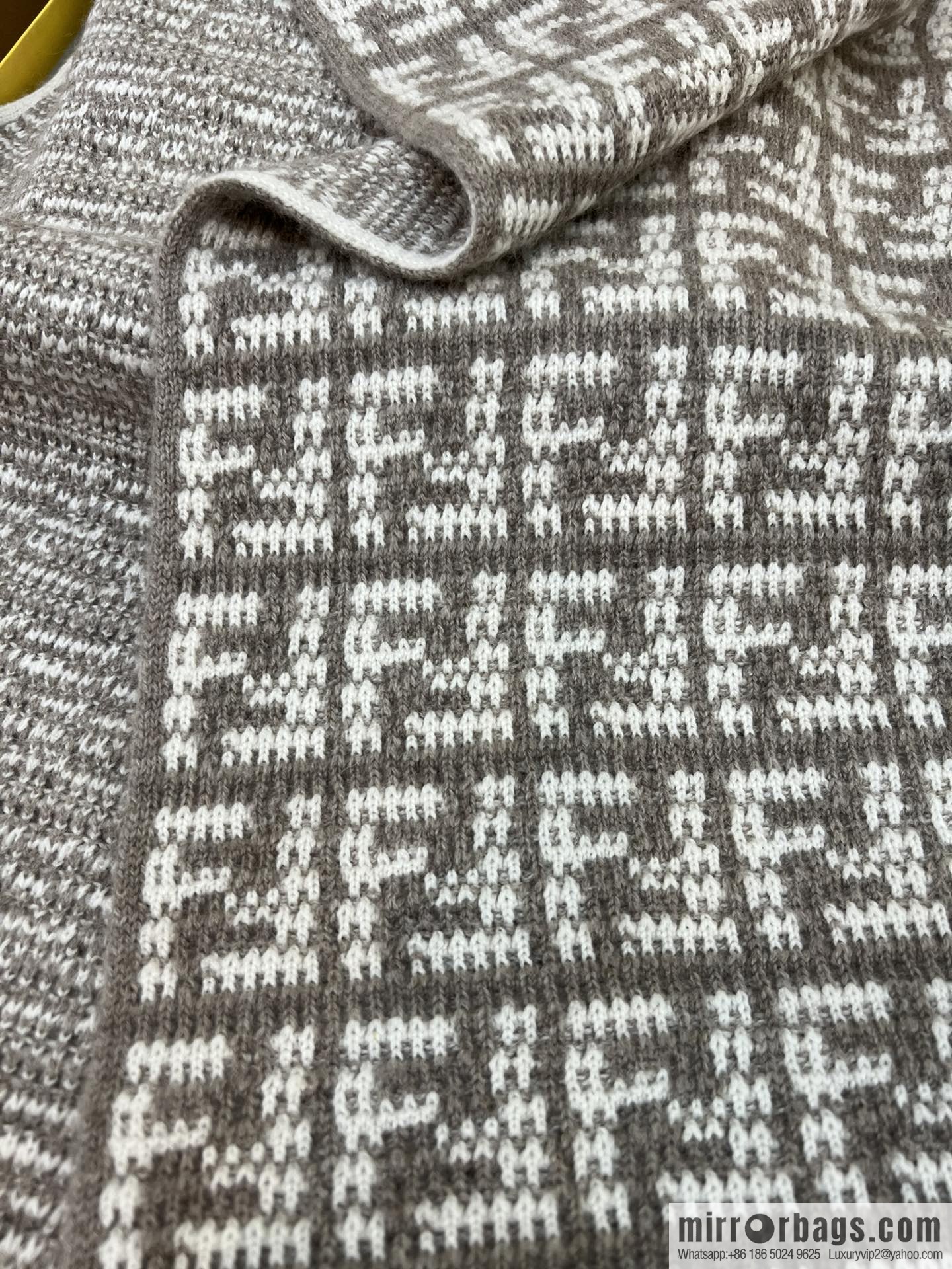 FENDI Fendi FF contrasting color letter jacquard long towel FXT362