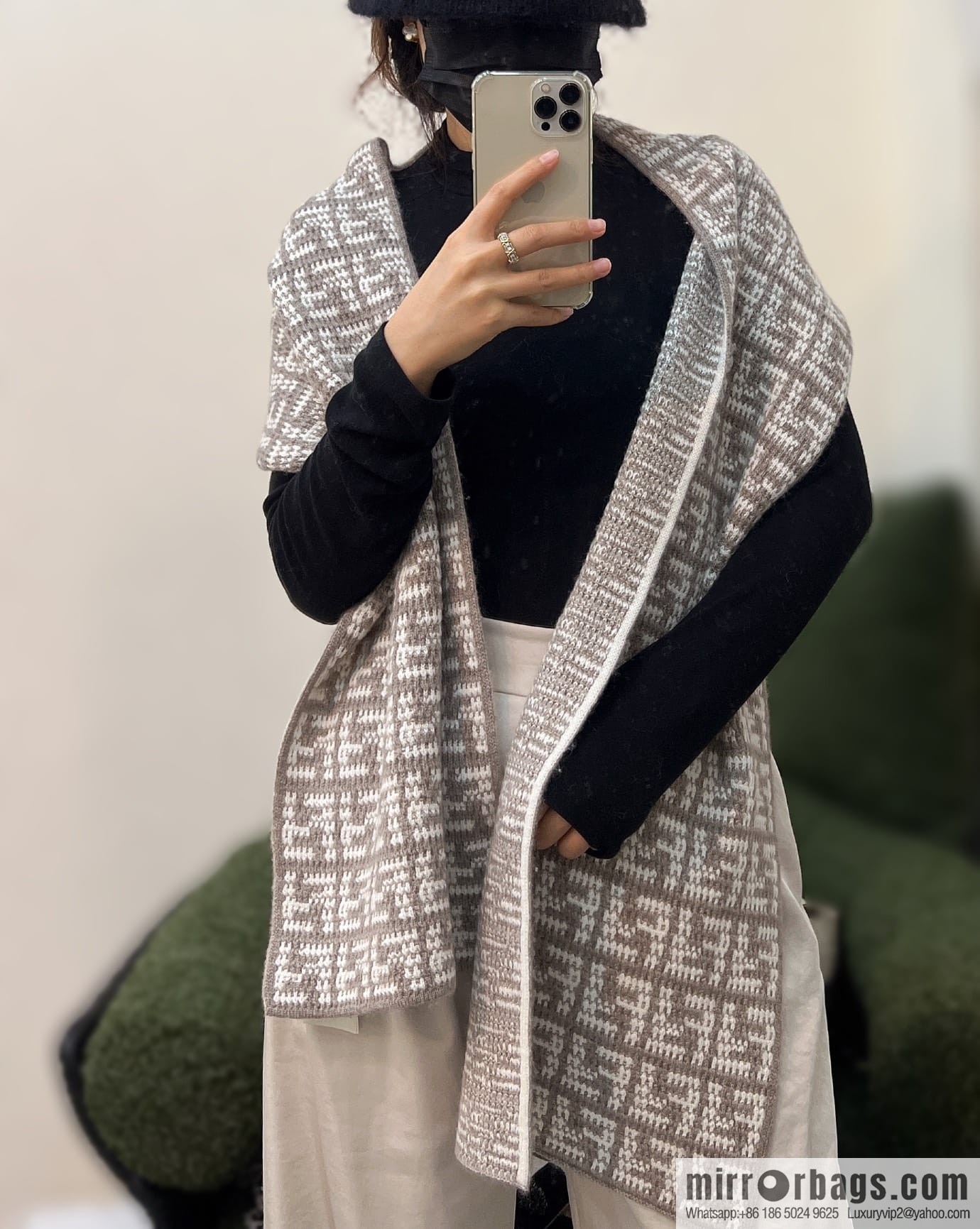 FENDI Fendi FF contrasting color letter jacquard long towel FXT362