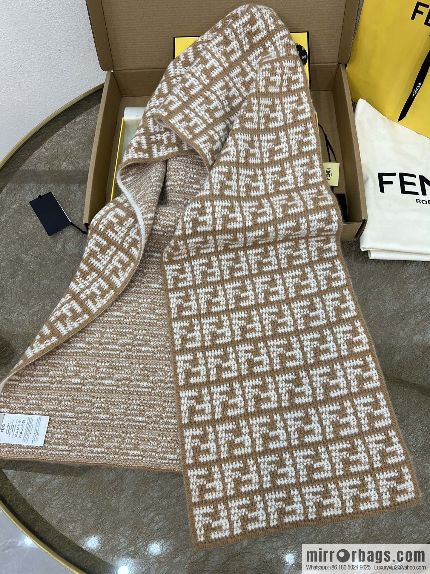FENDI Fendi FF contrasting color letter jacquard long towel FXT362