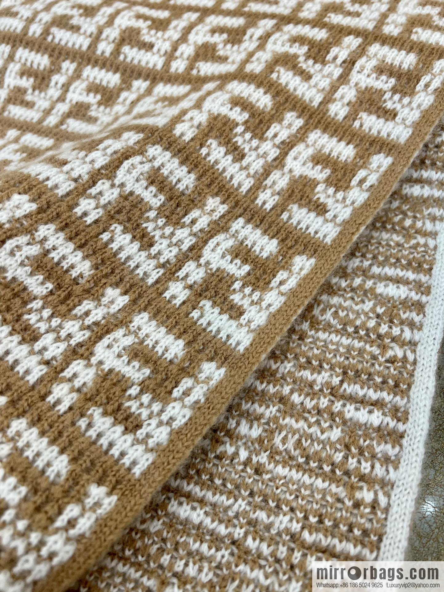 FENDI Fendi FF contrasting color letter jacquard long towel FXT362