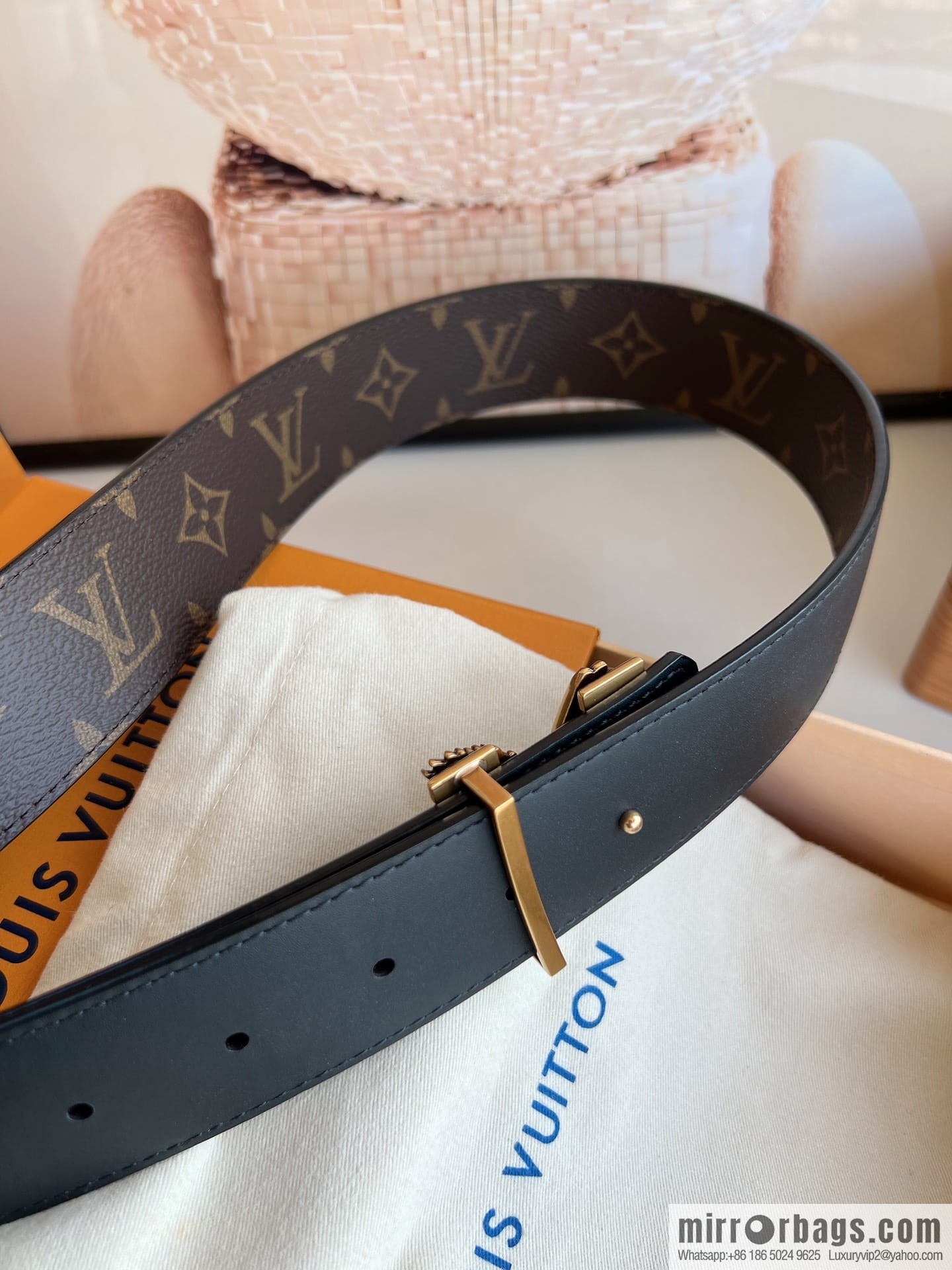 LV/Louis Vuitton, Classic Monogram Dove Double Sided Belt