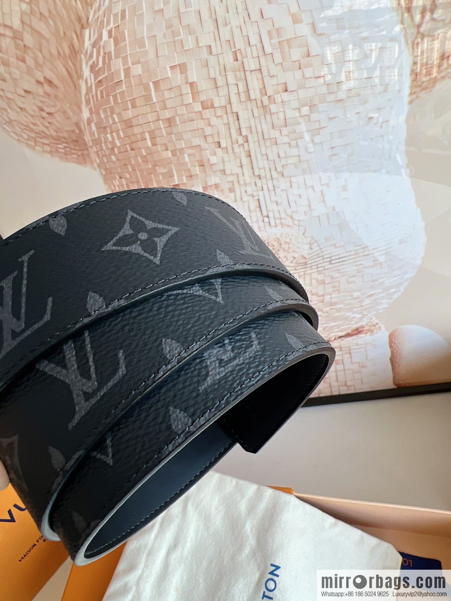 LV/Louis Vuitton, Classic Monogram Dove Double Sided Belt
