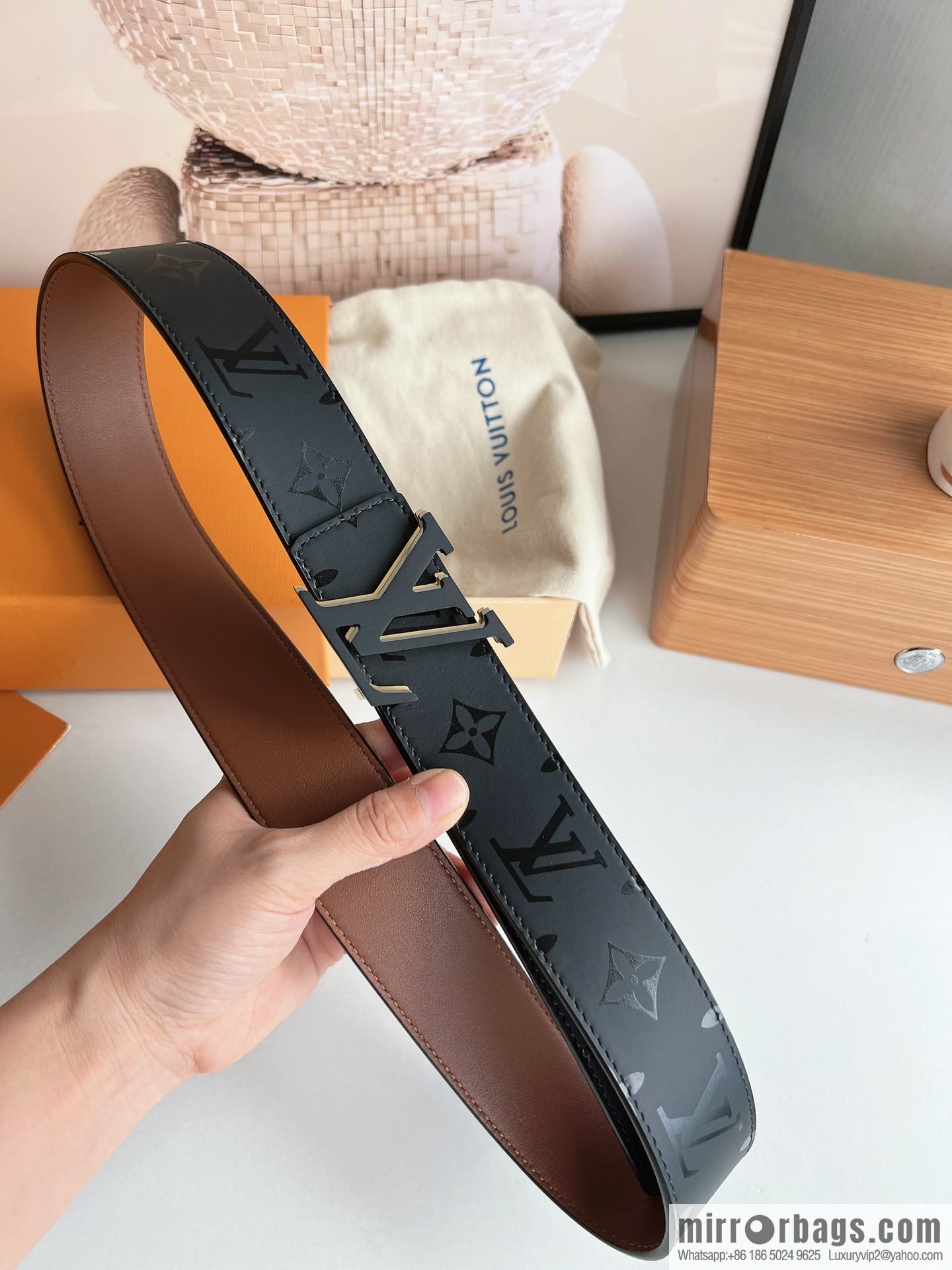 LV/Louis Vuitton, black flower double-sided PYRAMIDE calfskin belt