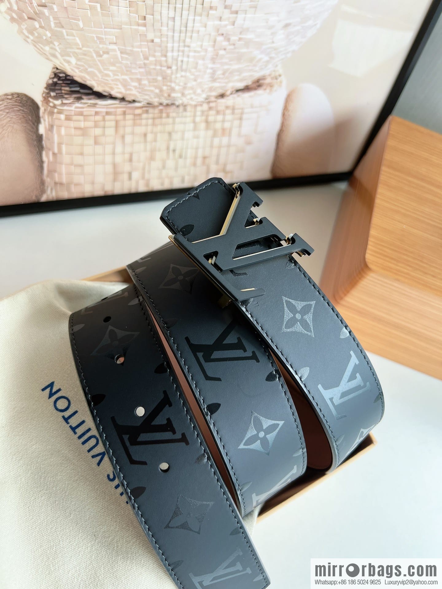 LV/Louis Vuitton, black flower double-sided PYRAMIDE calfskin belt