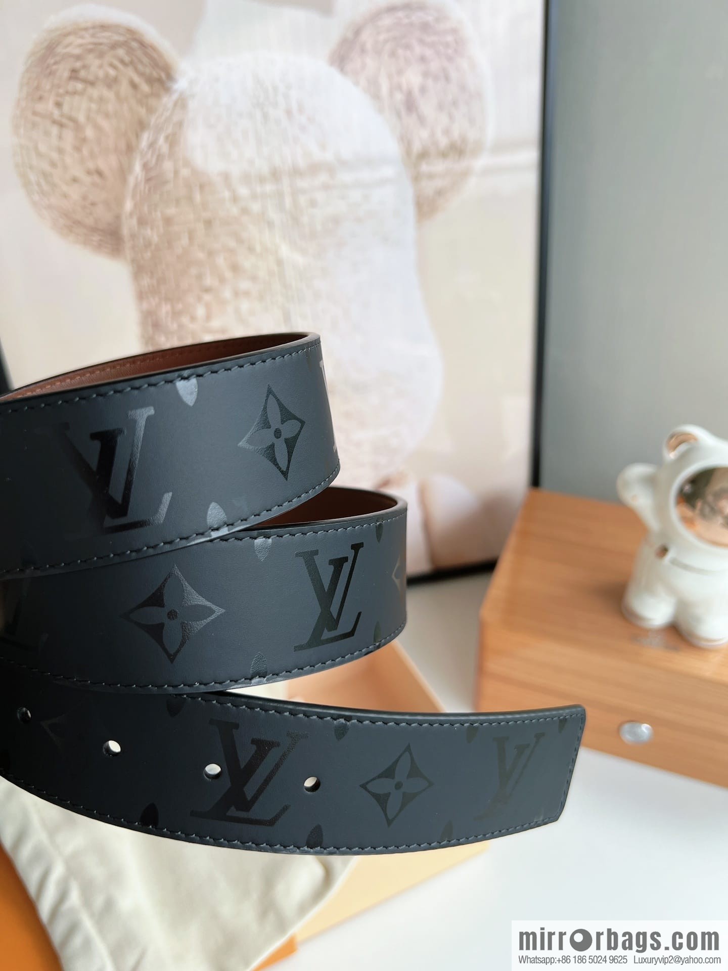 LV/Louis Vuitton, black flower double-sided PYRAMIDE calfskin belt