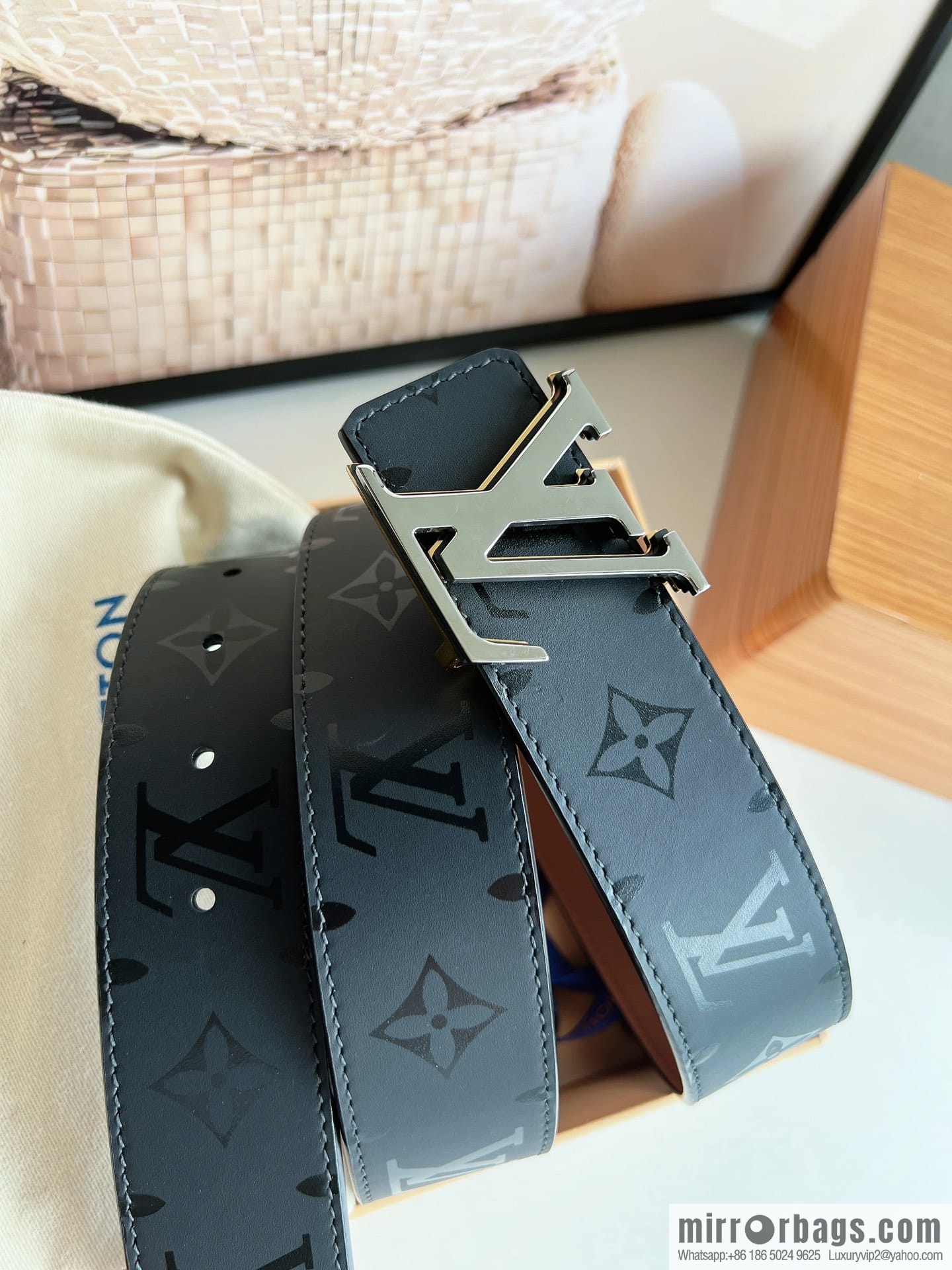 LV/Louis Vuitton, black flower double-sided PYRAMIDE calfskin belt