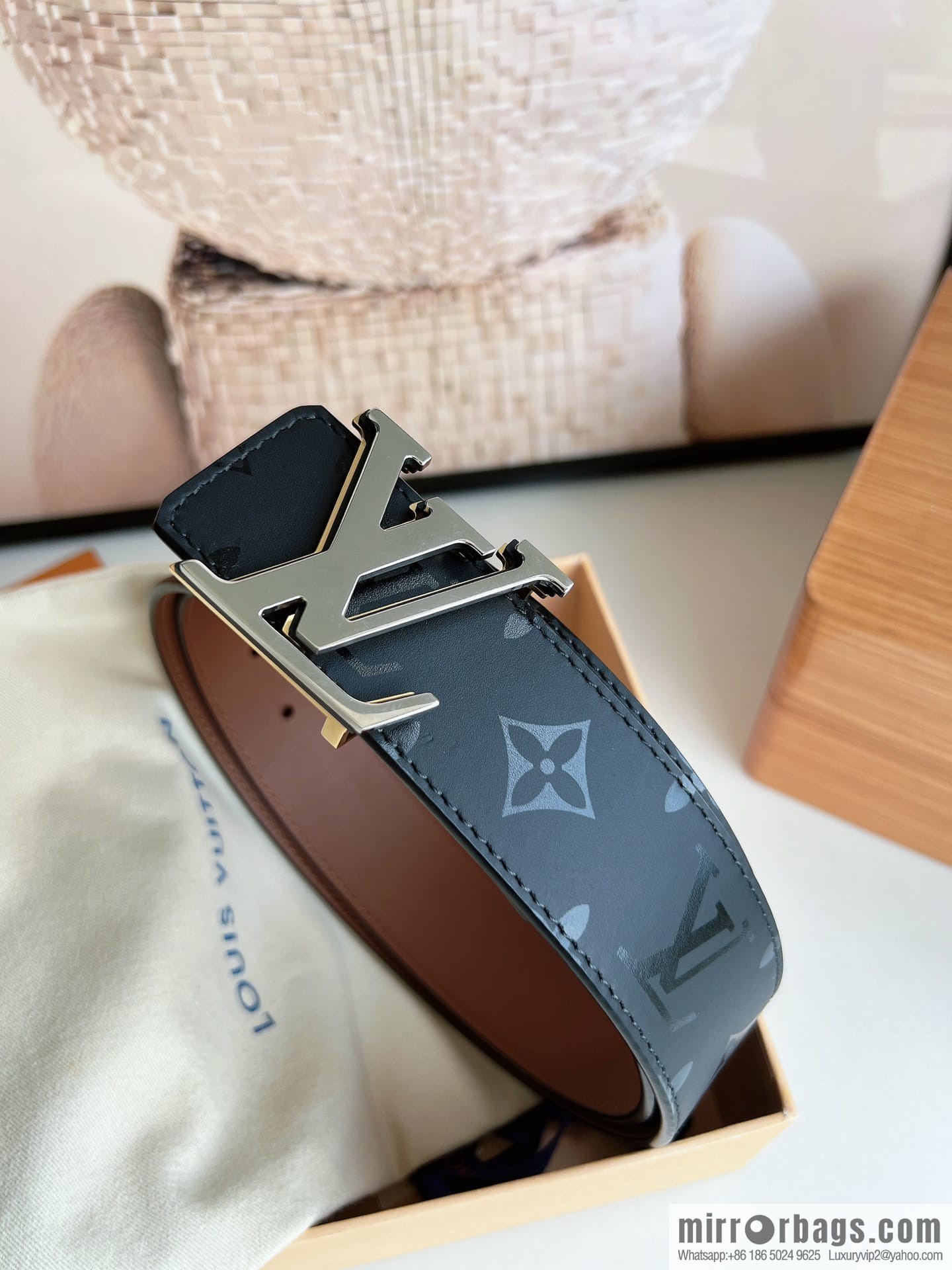 LV/Louis Vuitton, black flower double-sided PYRAMIDE calfskin belt