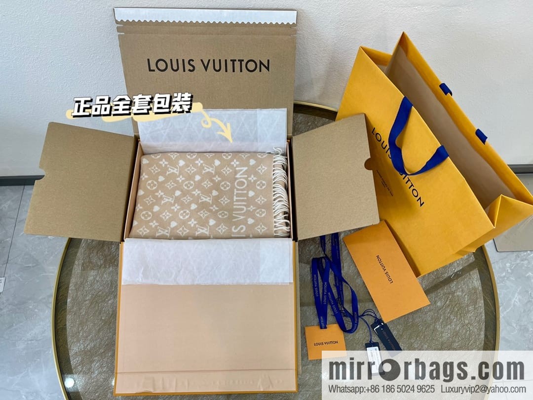 LV Louis Vuitton Game On Cashmere Scarf M76900