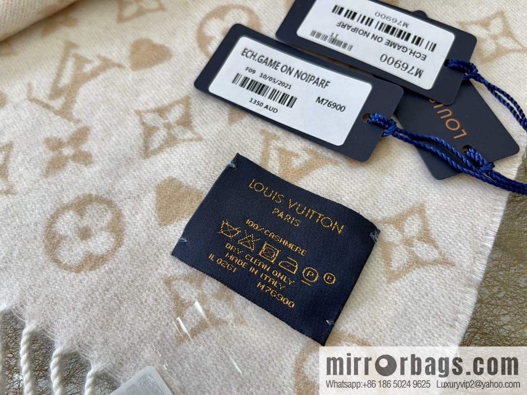 LV Louis Vuitton Game On Cashmere Scarf M76900