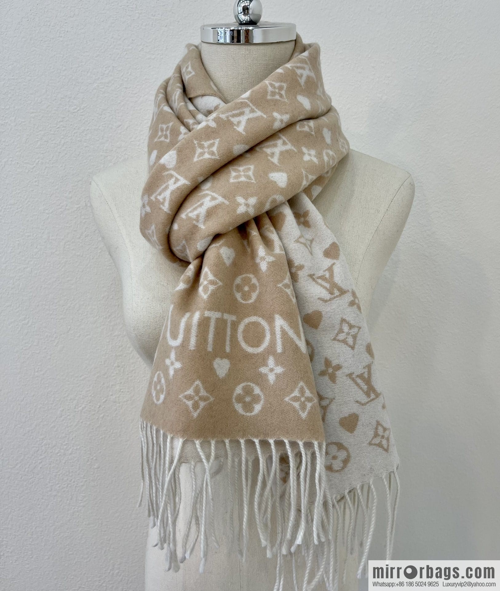 LV Louis Vuitton Game On Cashmere Scarf M76900