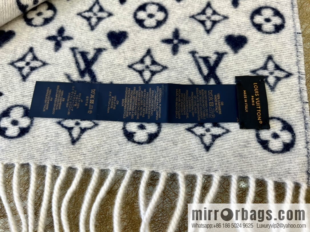 LV Louis Vuitton Game On Cashmere Scarf M77640
