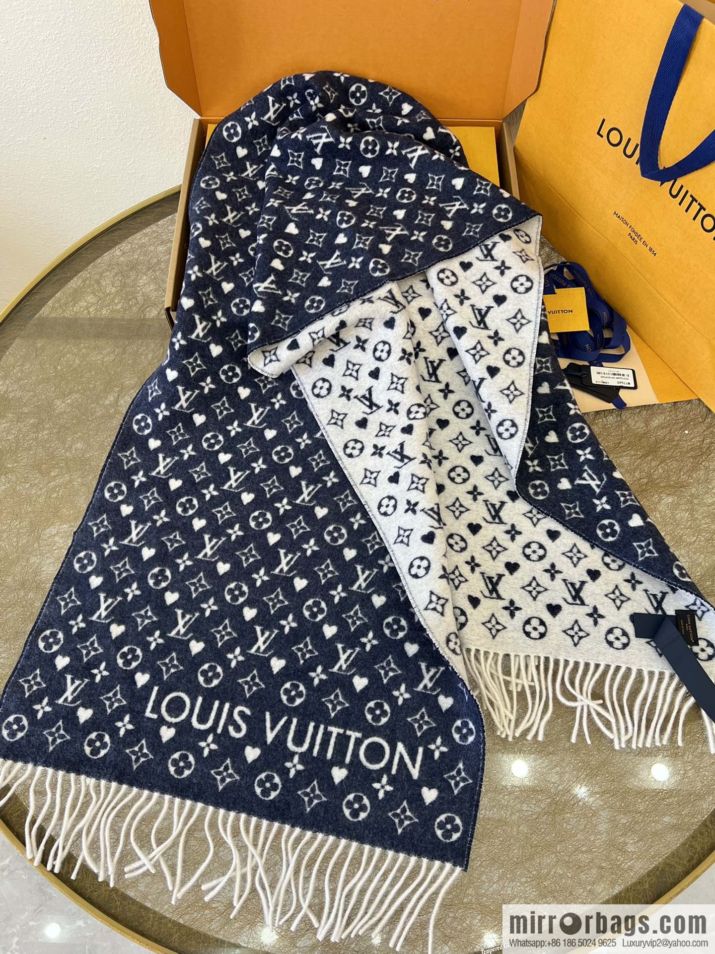 LV Louis Vuitton Game On Cashmere Scarf M77640