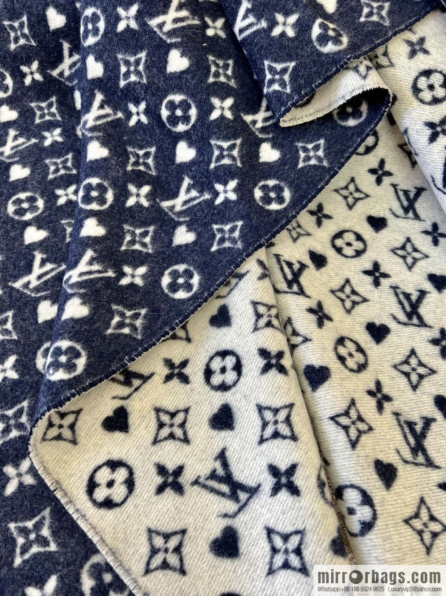 LV Louis Vuitton Game On Cashmere Scarf M77640