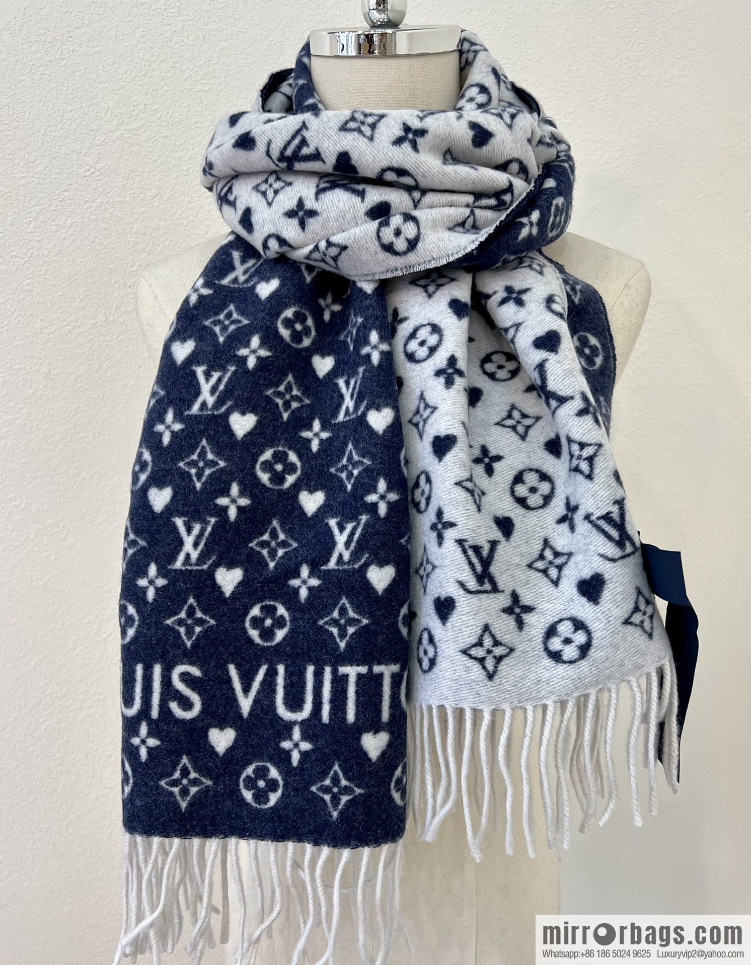 LV Louis Vuitton Game On Cashmere Scarf M77640