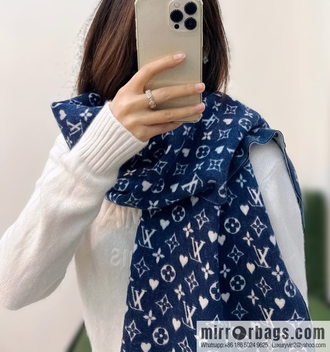 LV Louis Vuitton Game On Cashmere Scarf M77640
