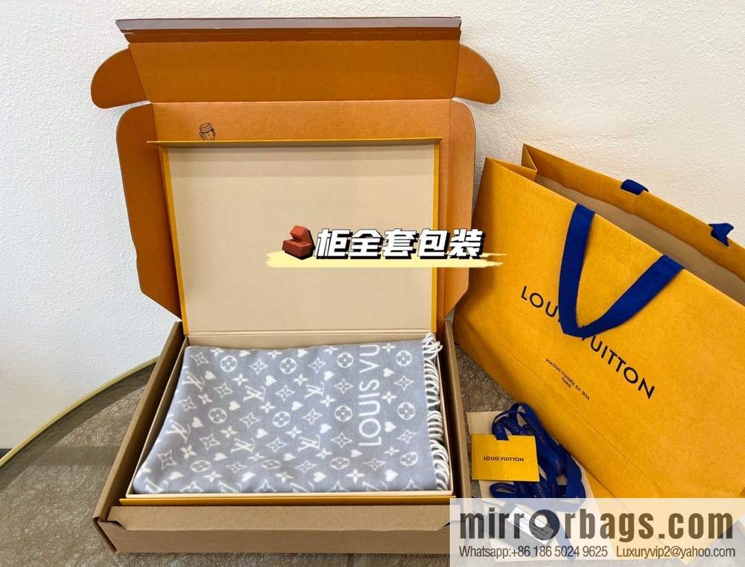 LV Louis Vuitton Game On Cashmere Scarf M77641