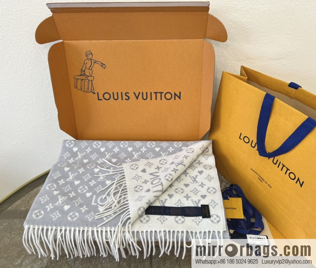 LV Louis Vuitton Game On Cashmere Scarf M77641