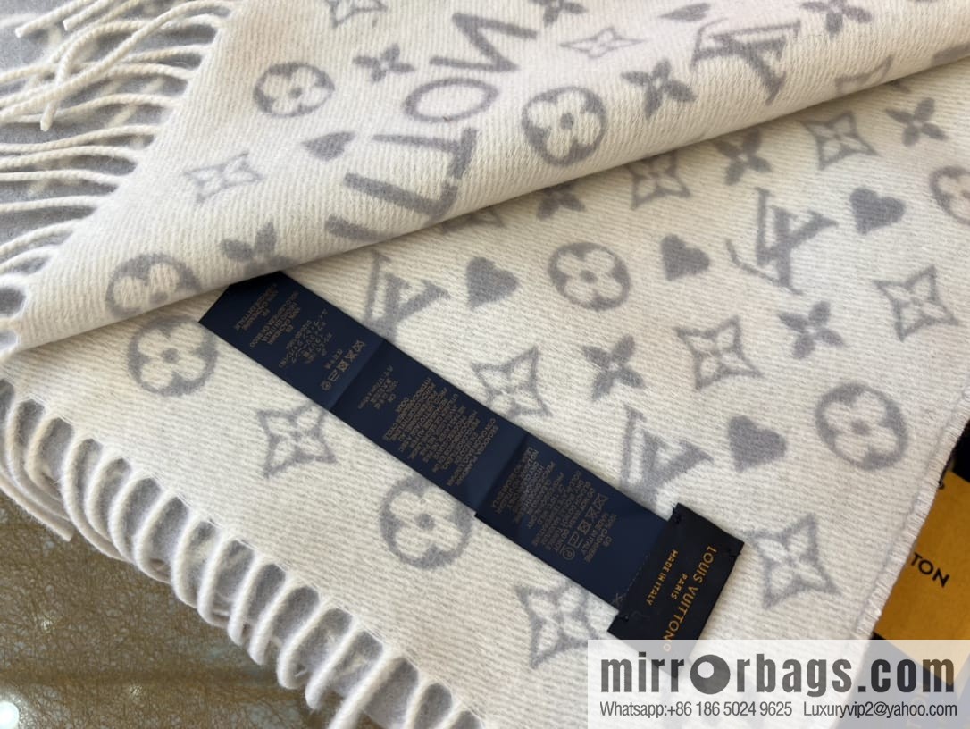 LV Louis Vuitton Game On Cashmere Scarf M77641