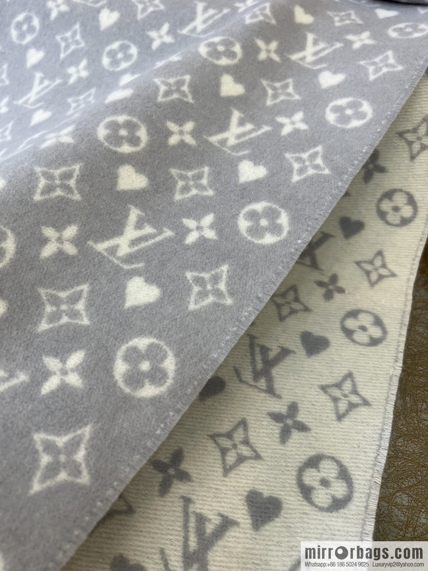 LV Louis Vuitton Game On Cashmere Scarf M77641