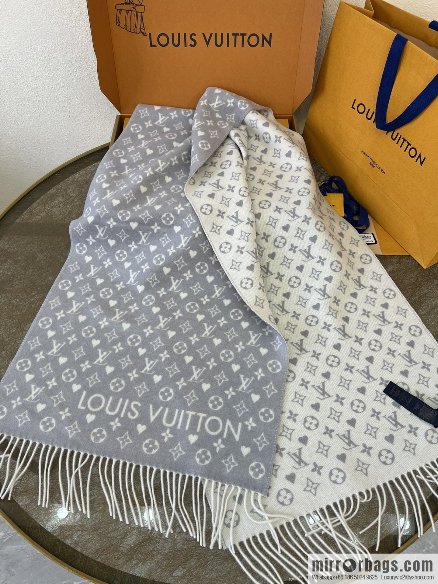 LV Louis Vuitton Game On Cashmere Scarf M77641