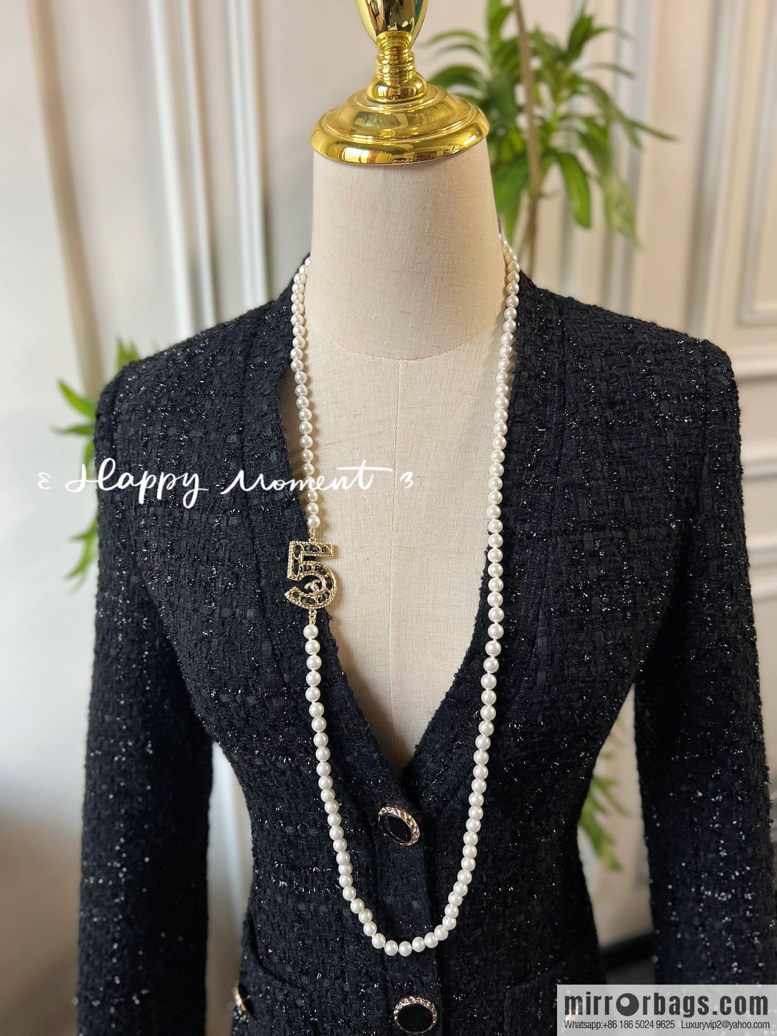 New ☑️ CHANEL Chanel double c black leather rope 5 character pearl sweater chain necklace