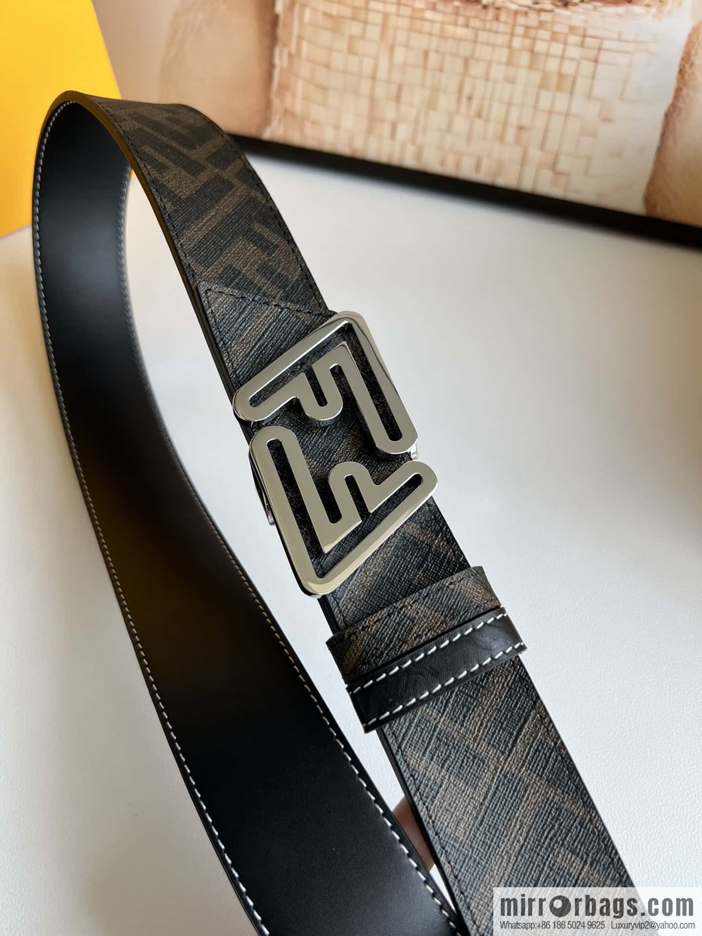 Fendi's latest extraordinary creative gradual change printing double FF cowhide belt
