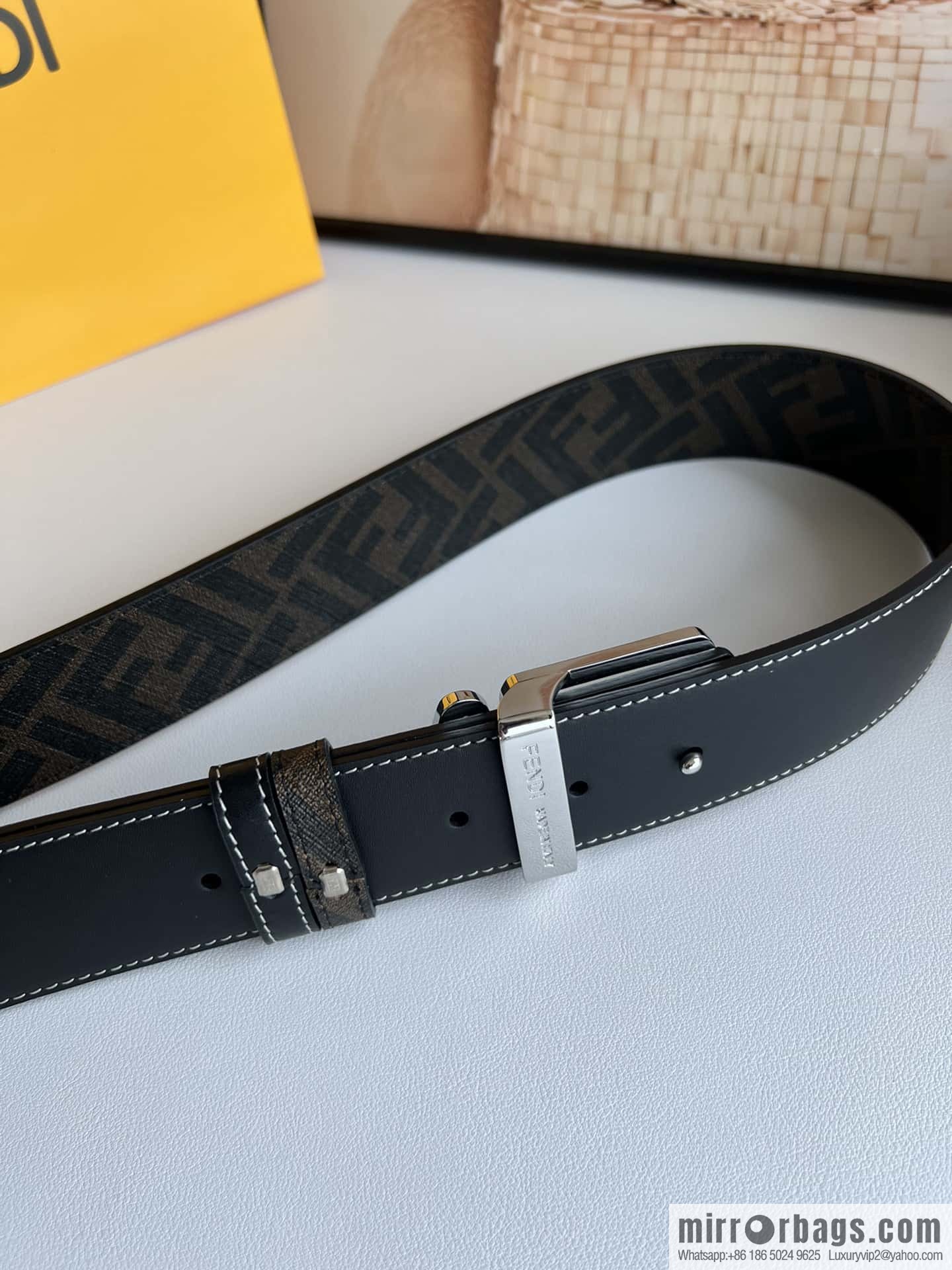 Fendi's latest extraordinary creative gradual change printing double FF cowhide belt