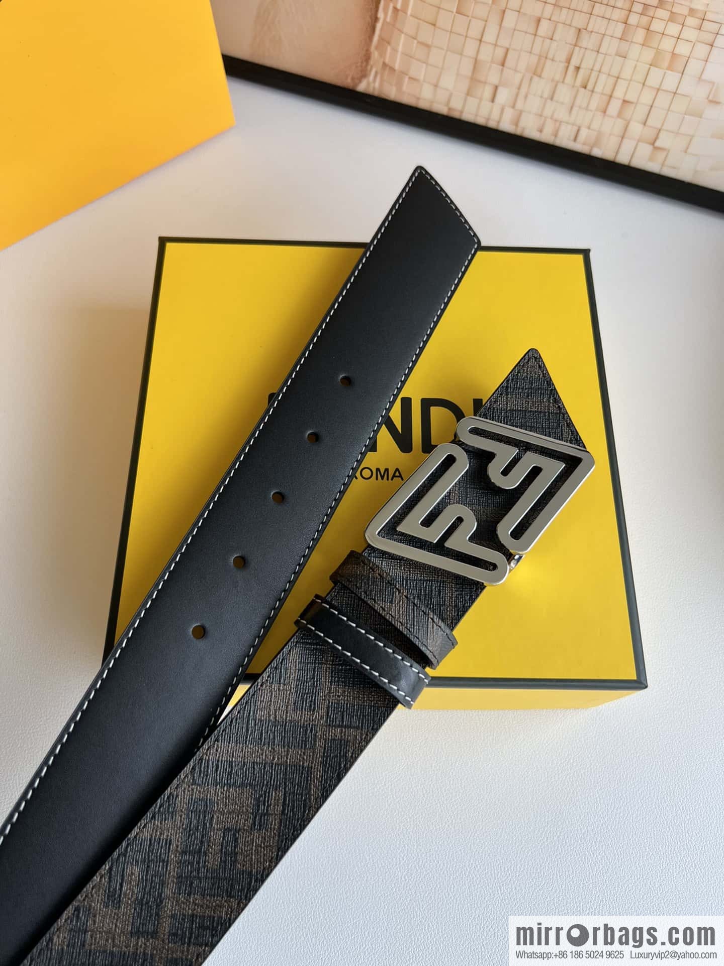 Fendi's latest extraordinary creative gradual change printing double FF cowhide belt
