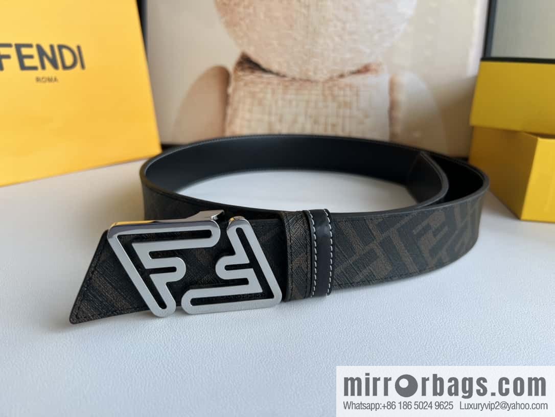 Fendi's latest extraordinary creative gradual change printing double FF cowhide belt