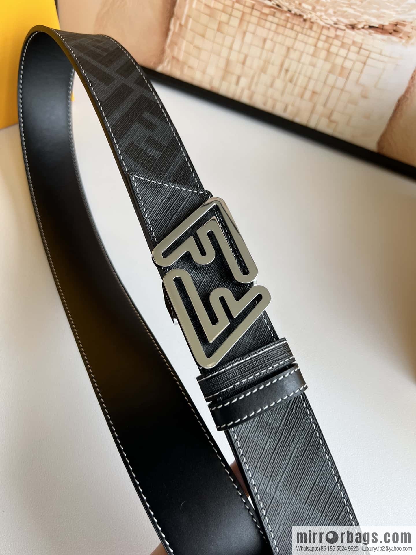 Fendi's latest extraordinary creative gradual change printing double FF cowhide belt