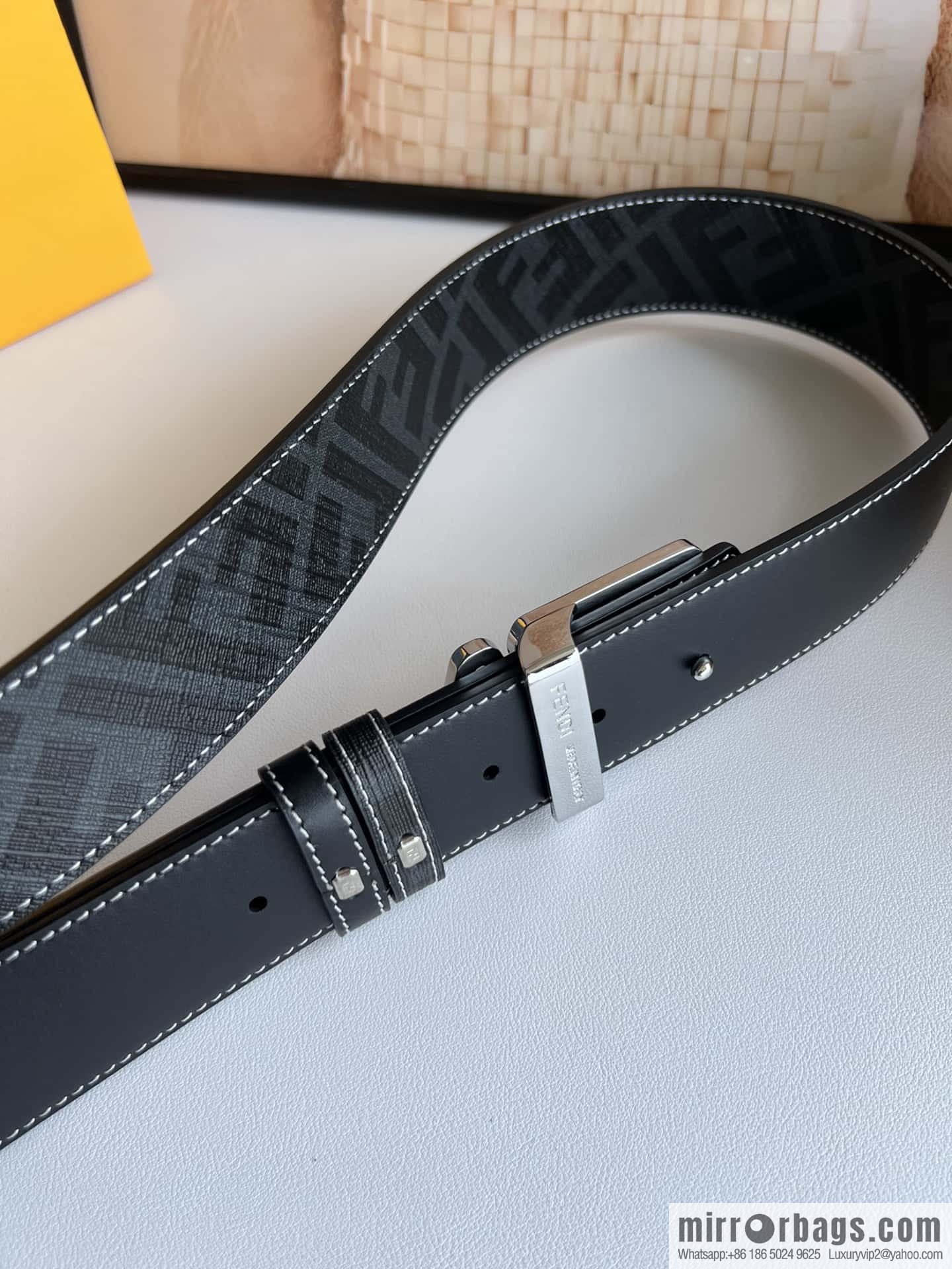 Fendi's latest extraordinary creative gradual change printing double FF cowhide belt