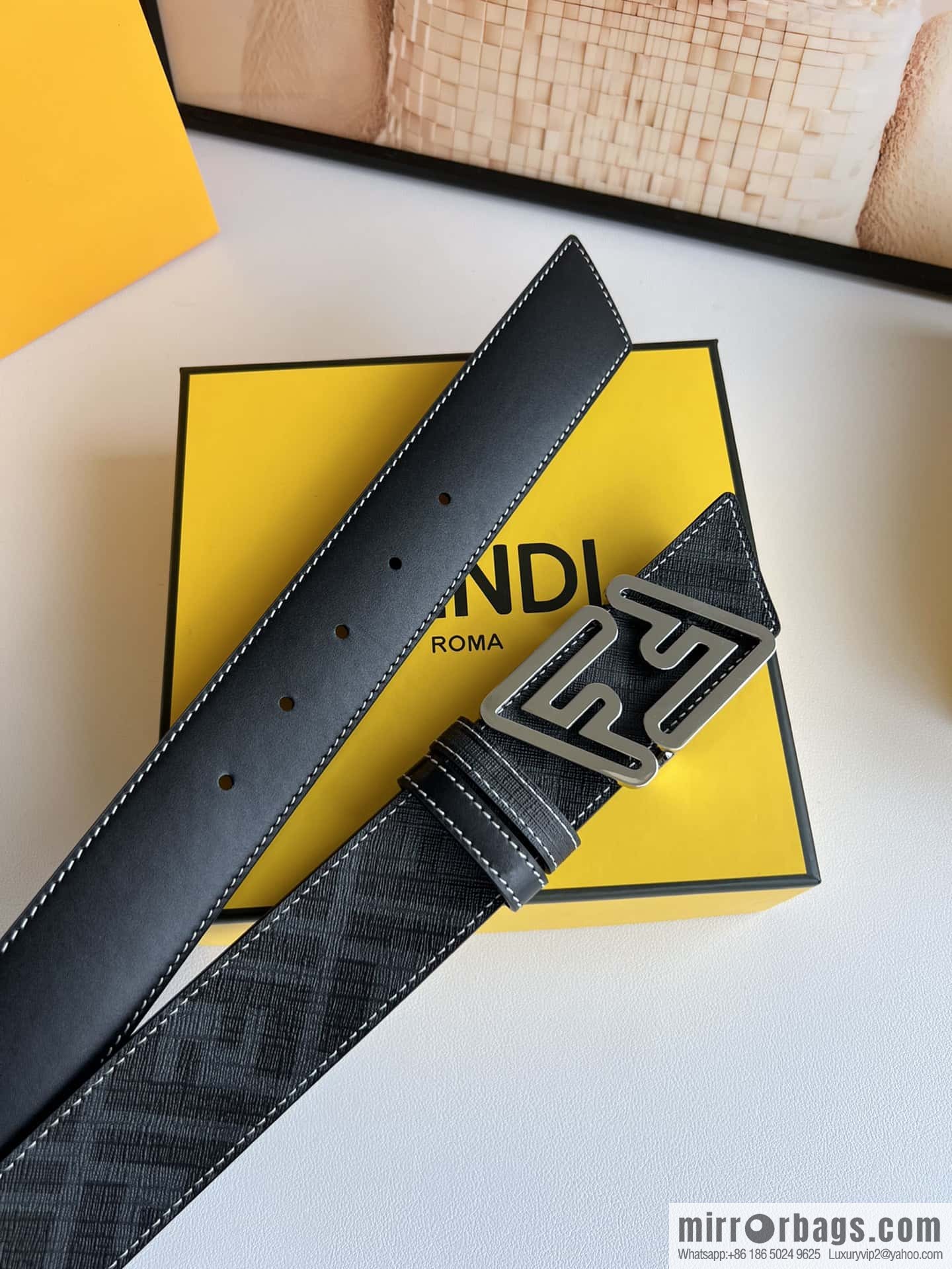 Fendi's latest extraordinary creative gradual change printing double FF cowhide belt