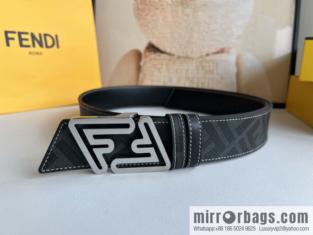 Fendi's latest extraordinary creative gradual change printing double FF cowhide belt