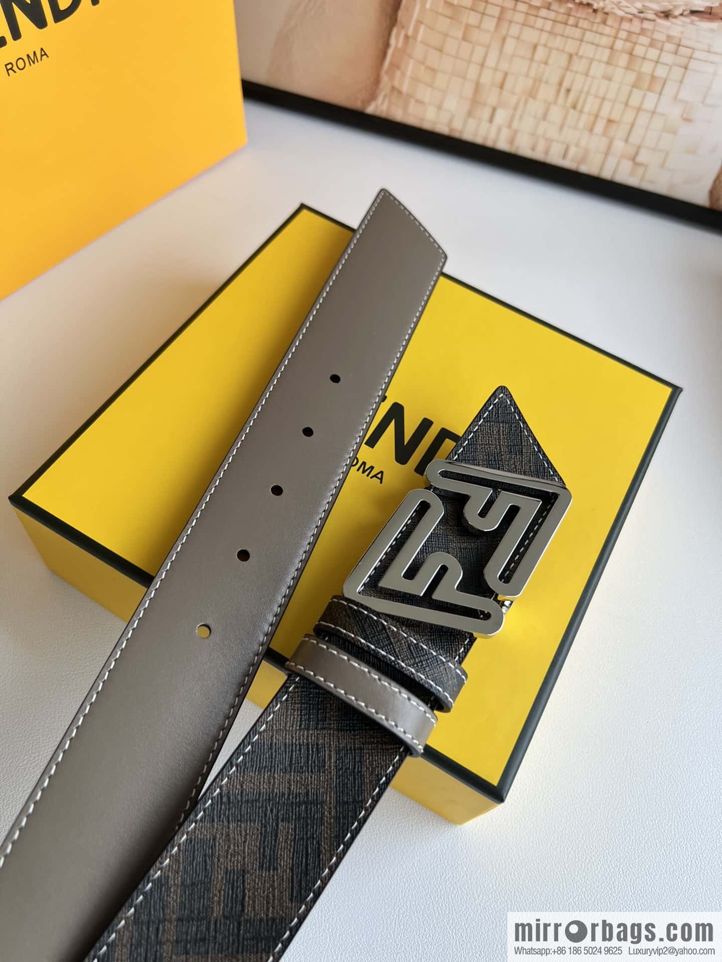 Fendi's latest extraordinary creative gradual change printing double FF cowhide belt