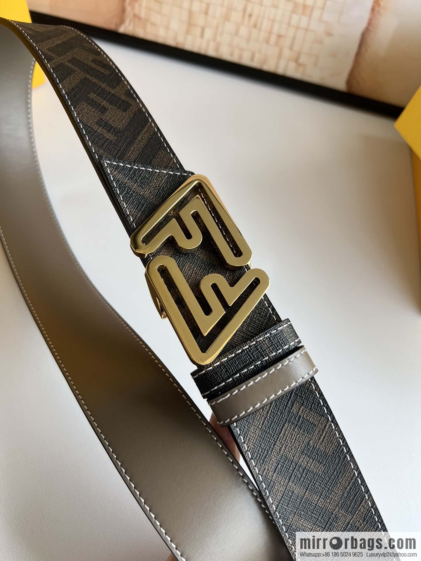 Fendi's latest extraordinary creative gradual change printing double FF cowhide belt