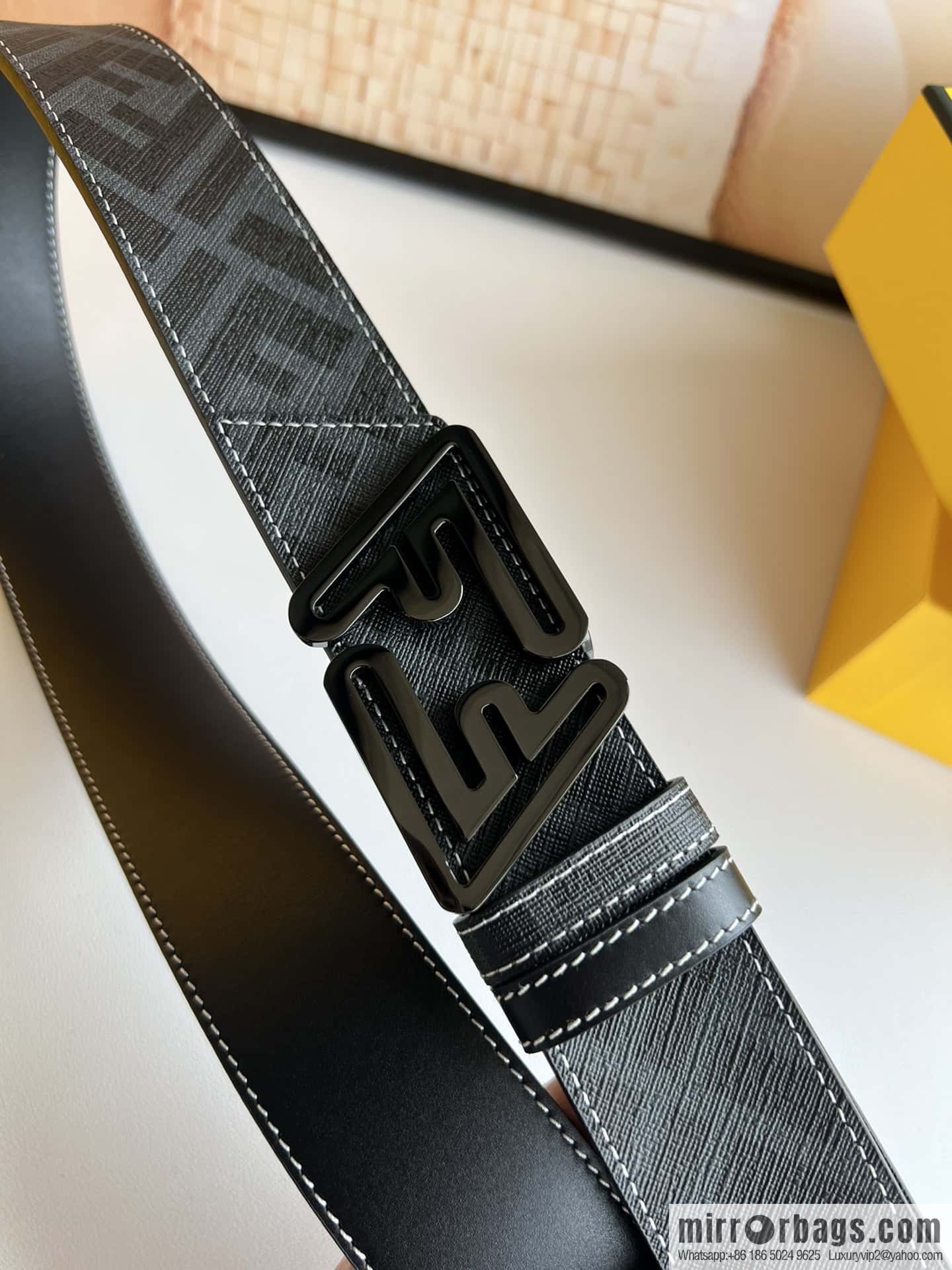 Fendi's latest extraordinary creative gradual change printing double FF cowhide belt