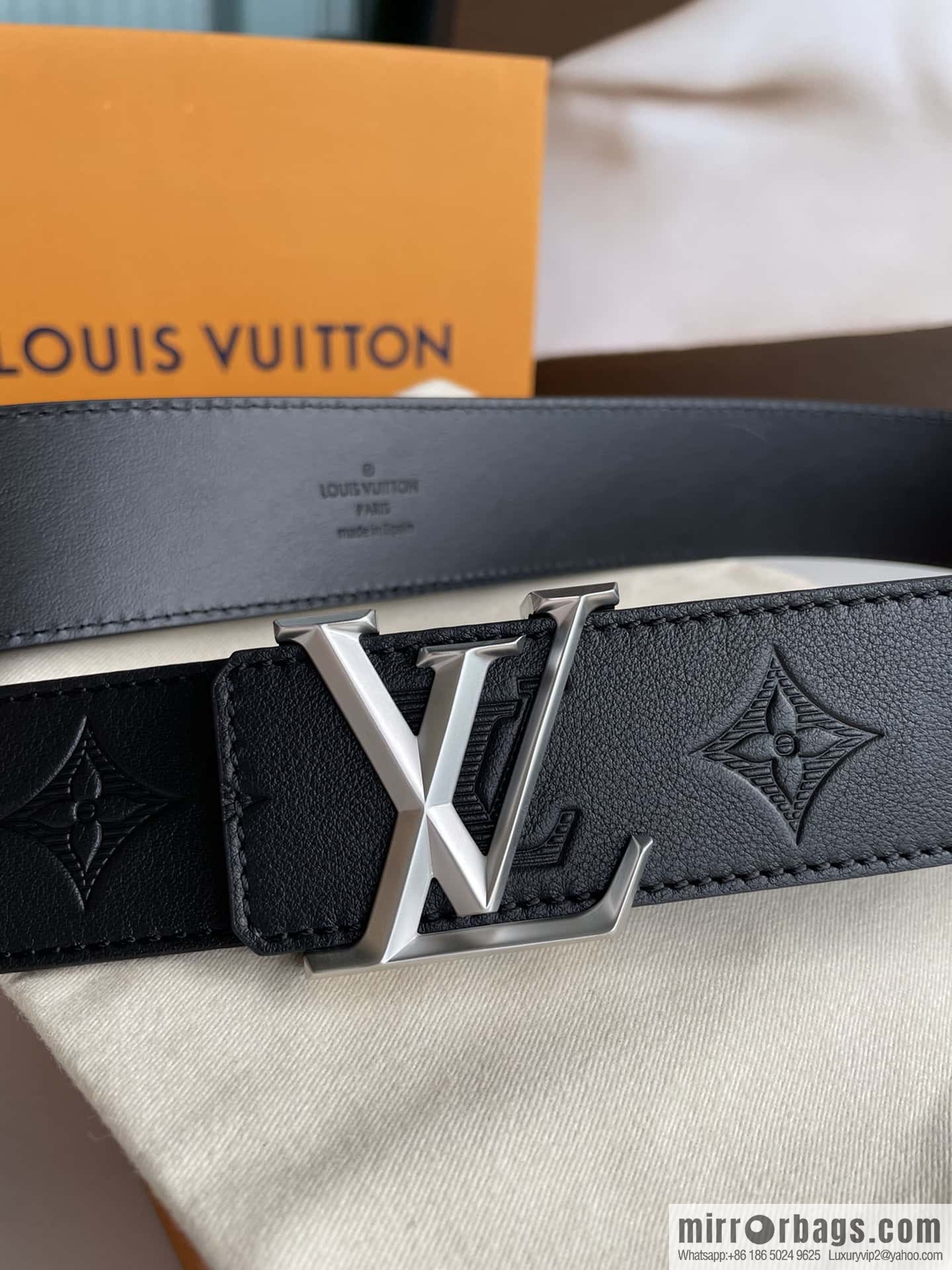 LV/Louis Vuitton, letter rhombus metal buckle black cowhide embossed belt 40mm
