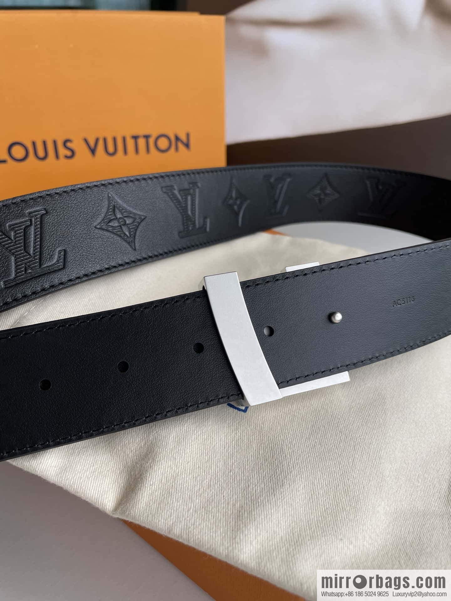 LV/Louis Vuitton, letter rhombus metal buckle black cowhide embossed belt 40mm
