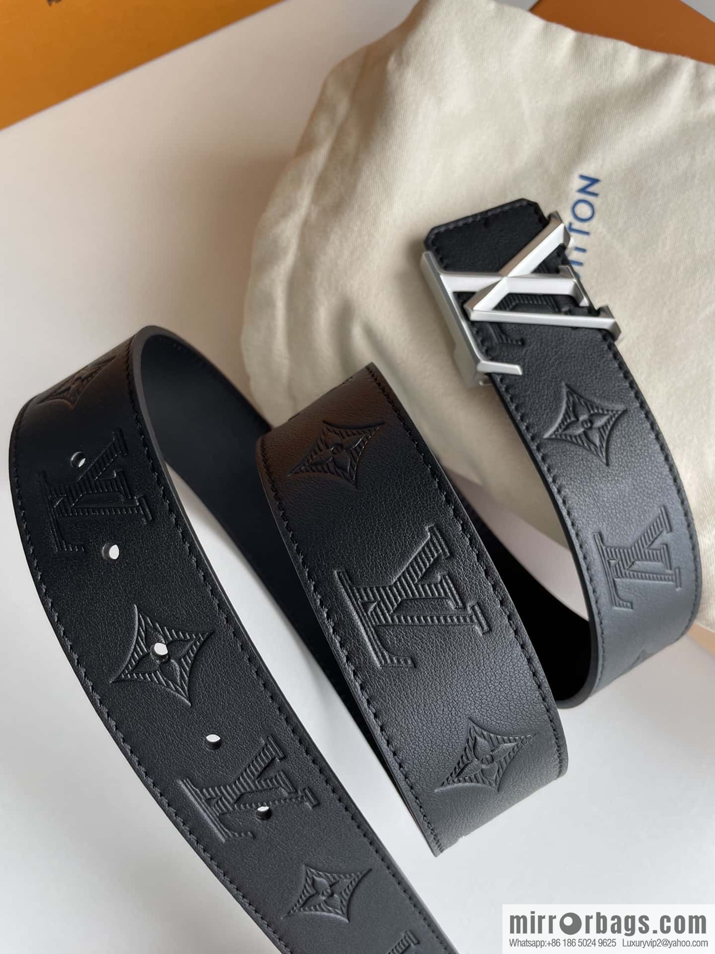 LV/Louis Vuitton, letter rhombus metal buckle black cowhide embossed belt 40mm