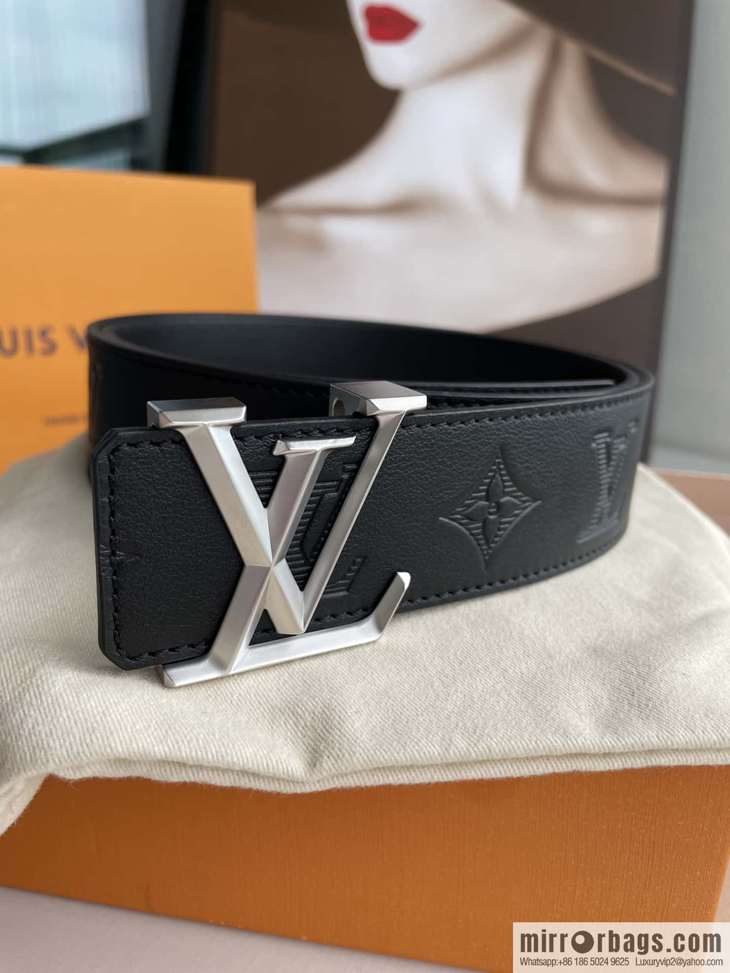 LV/Louis Vuitton, letter rhombus metal buckle black cowhide embossed belt 40mm