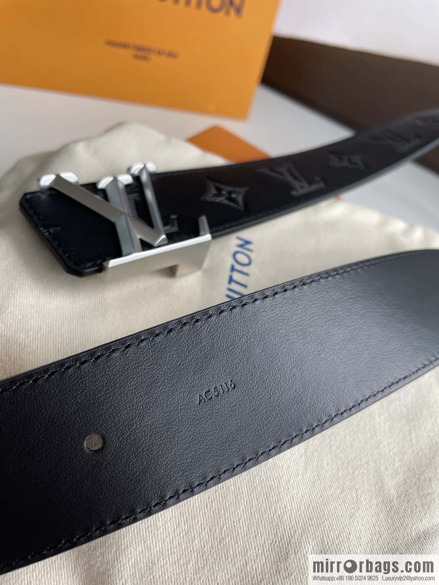 LV/Louis Vuitton, letter rhombus metal buckle black cowhide embossed belt 40mm