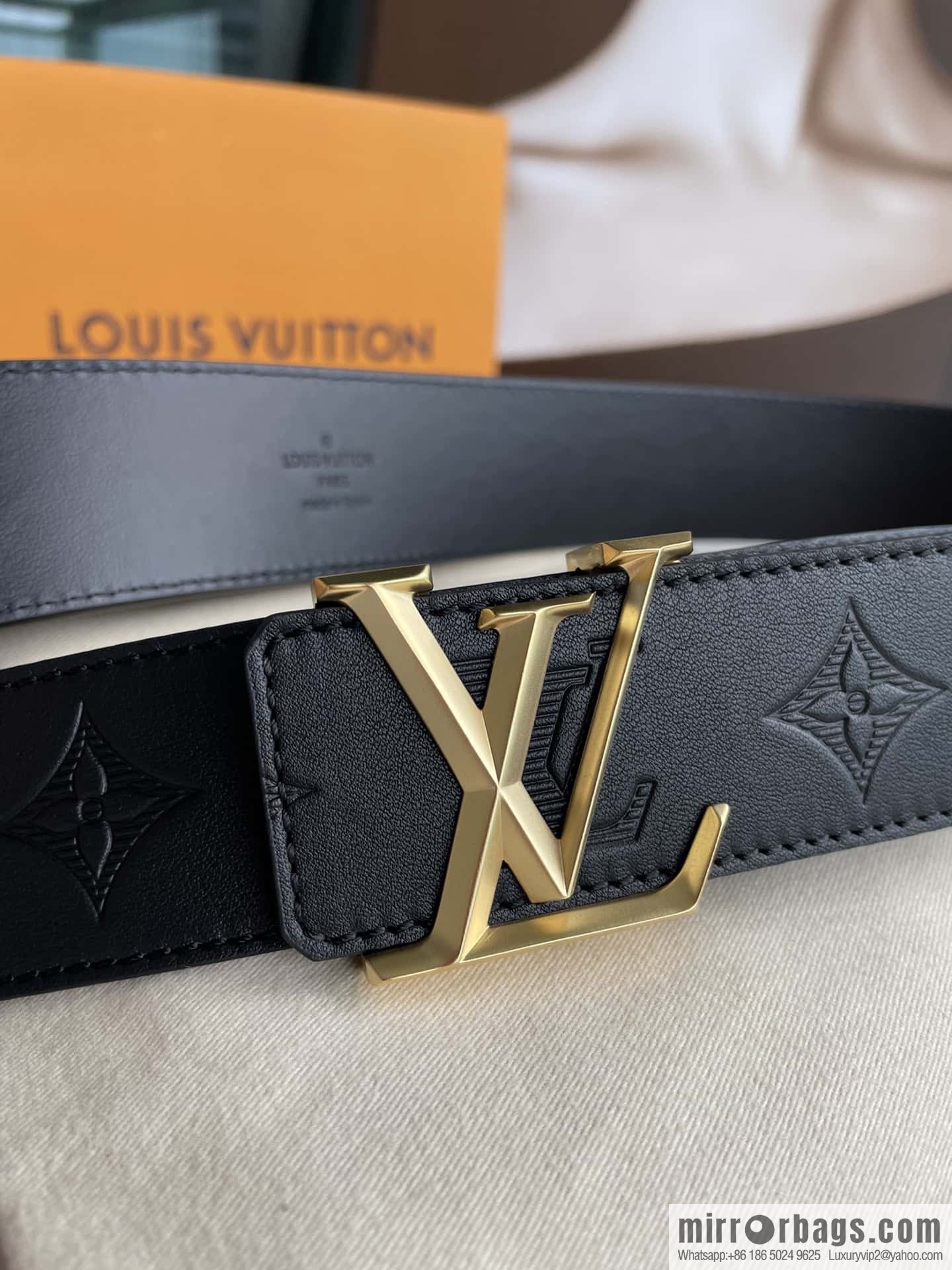 LV/Louis Vuitton, letter rhombus metal buckle black cowhide embossed belt 40mm