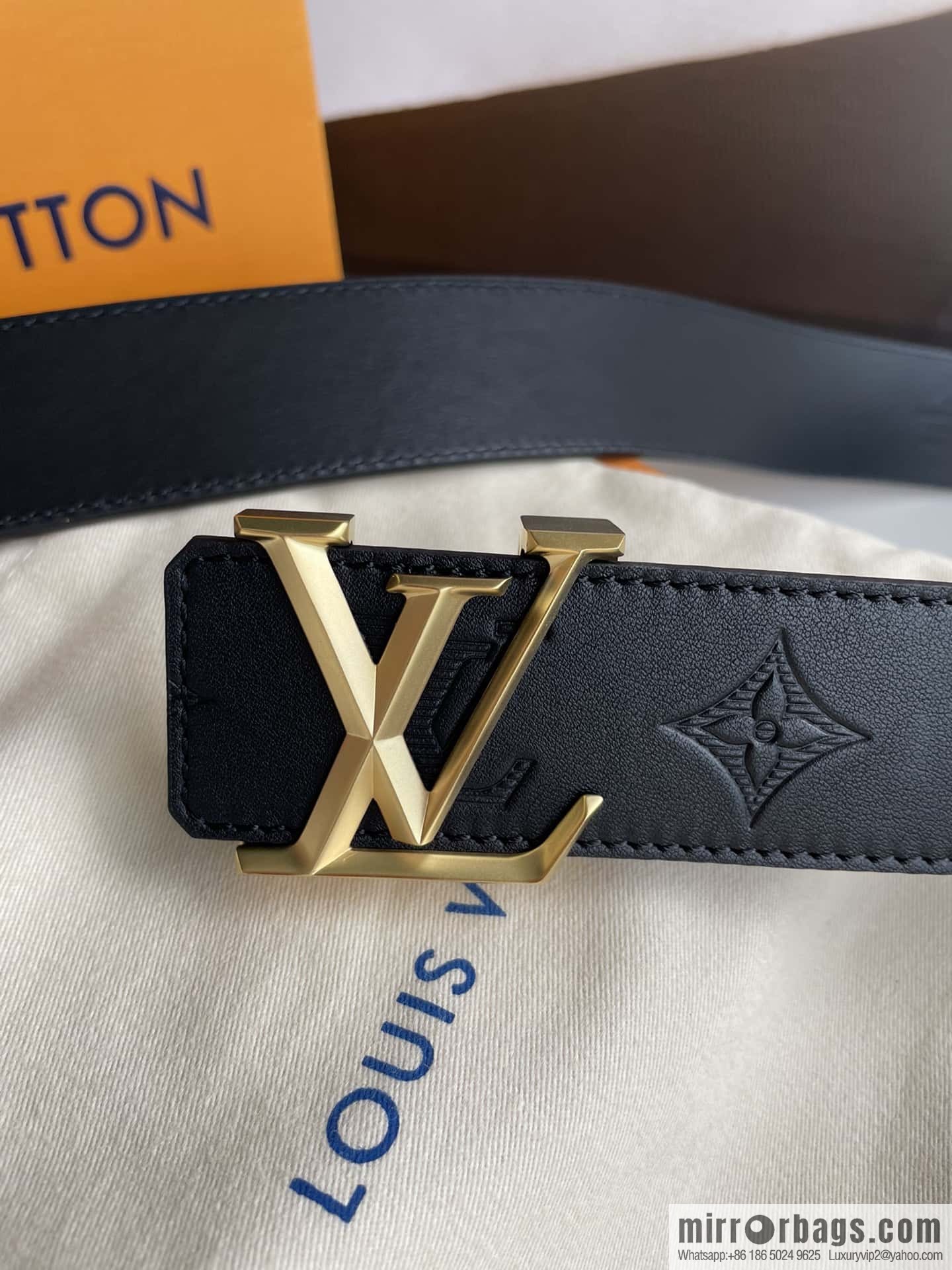 LV/Louis Vuitton, letter rhombus metal buckle black cowhide embossed belt 40mm