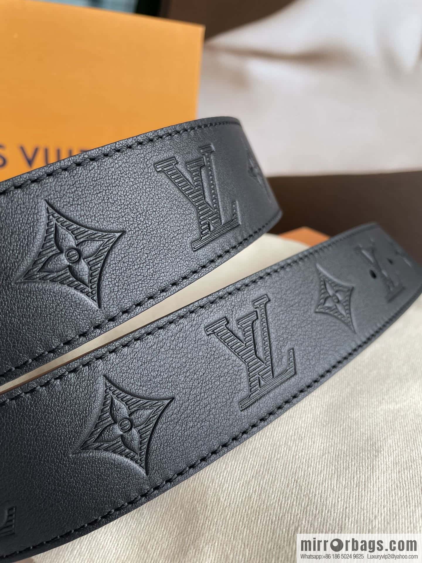 LV/Louis Vuitton, letter rhombus metal buckle black cowhide embossed belt 40mm