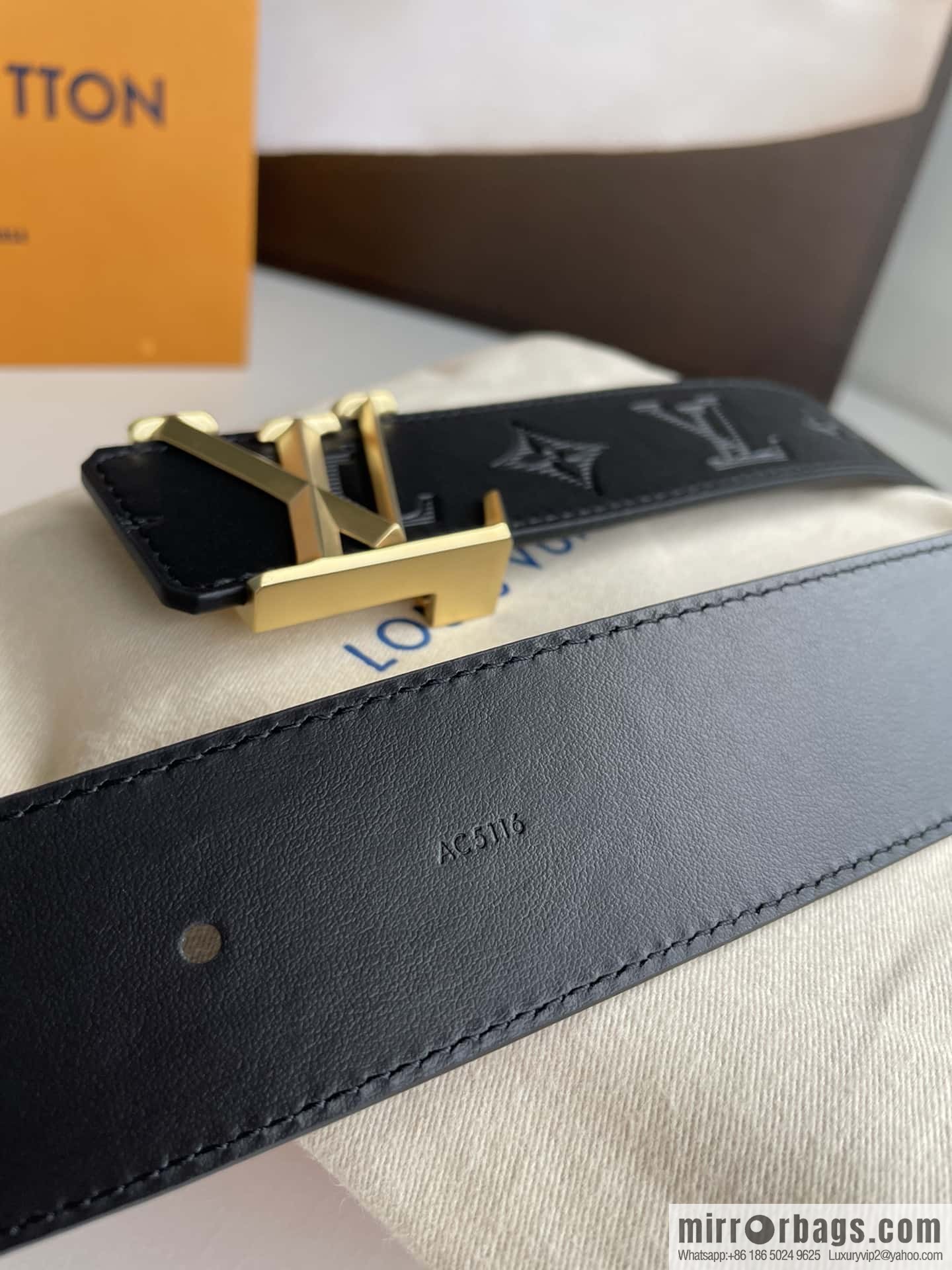 LV/Louis Vuitton, letter rhombus metal buckle black cowhide embossed belt 40mm